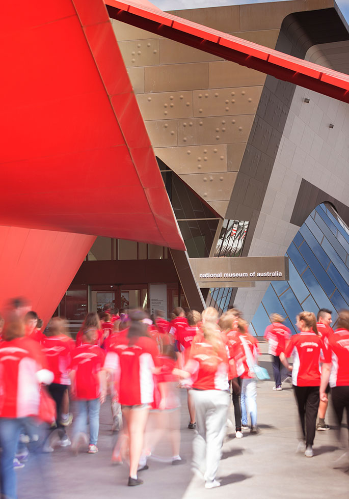 School students entering the front entrance to the National Museum of Australia.